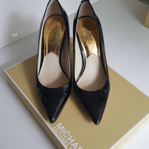 Michael Kors Elisa Pumps - Picture 5 of 16